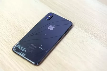 Замена задней крышки на iPhone в Омске